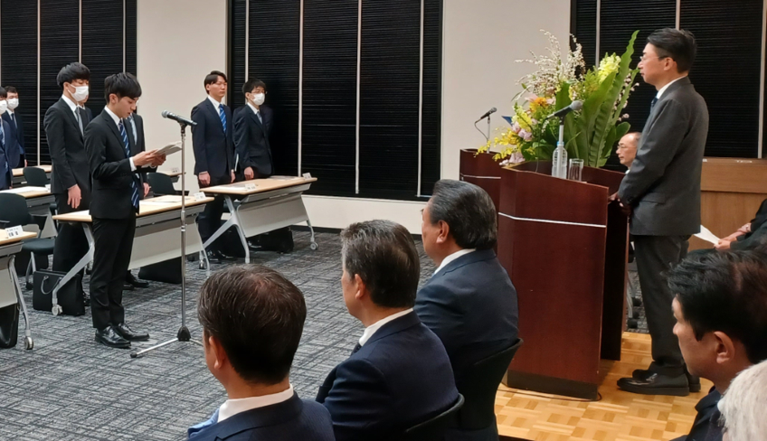 入社式